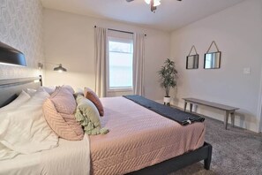 3 bedrooms, desk, iron/ironing board, free WiFi