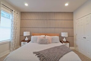 3 camere, una scrivania, ferro/asse da stiro, Wi-Fi gratuito