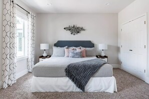 3 soverom, skrivebord, strykejern/-brett og wi-fi (inkludert)