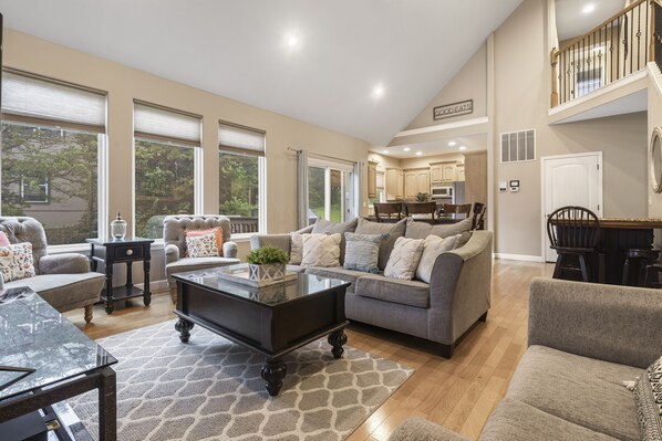 Ferienhaus, Mehrere Betten, Kamin | Wohnzimmer | 40-Zoll-Fernseher mit Kabelempfang, Kamin