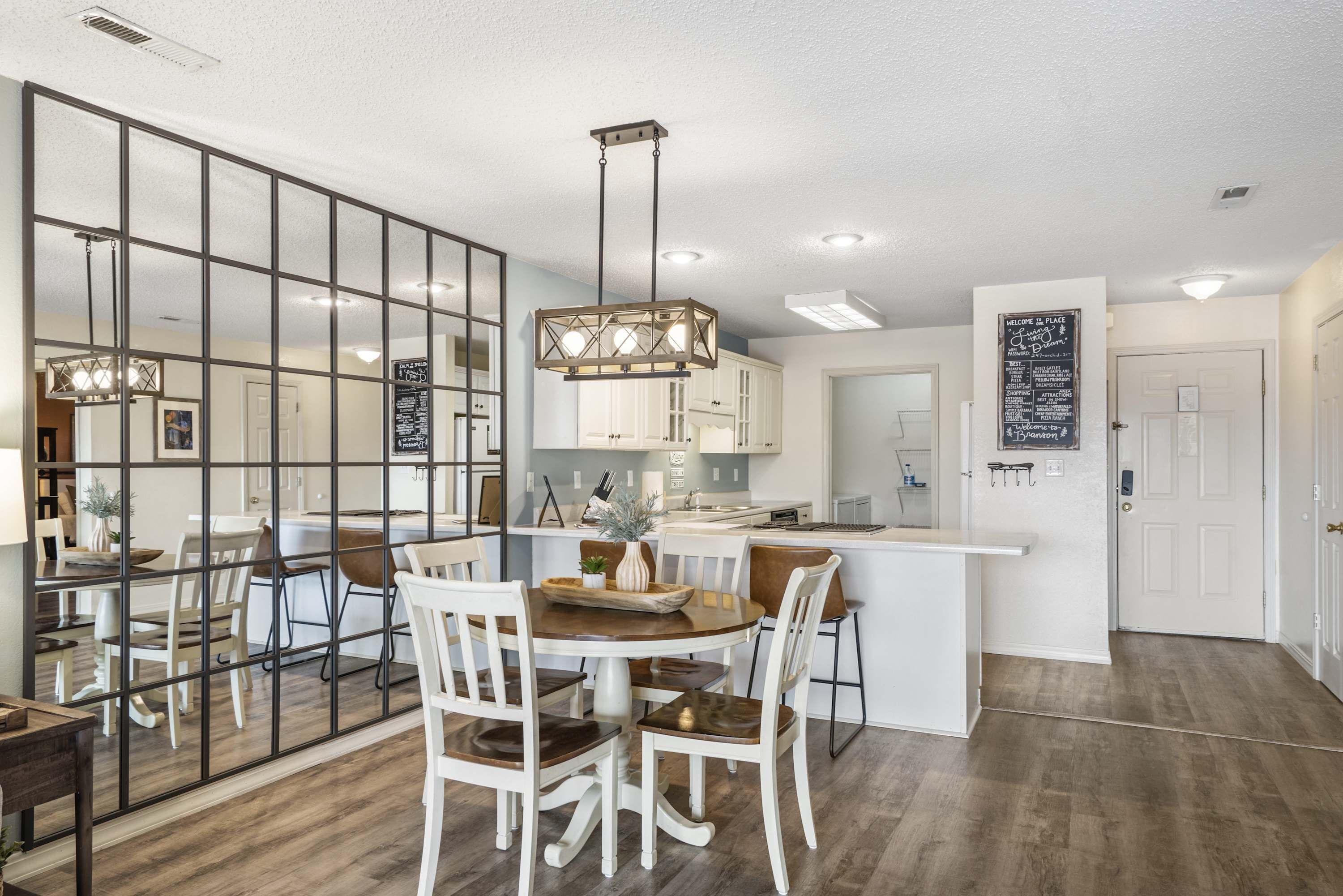 Kondominium, Beberapa Tempat Tidur, patio, pemandangan kolam renang (Memories of Avondale ) | Tempat makan