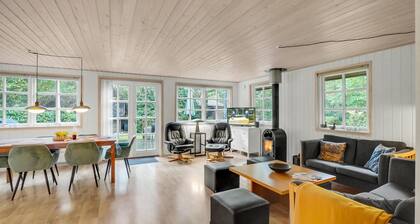 Amazing home in Thyholm with WiFi