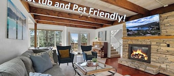 Hall Court Manor - Hot Tub, Pet Friendly, Pool Table!