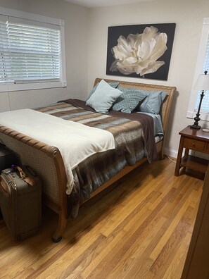 4 bedrooms, desk, free WiFi, bed sheets