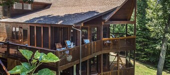 Treetop Paradise Private Game Room & Hot Tub!