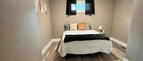 2 bedrooms, iron/ironing board, free WiFi