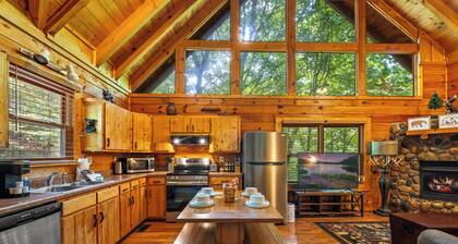 Private Cabin in the Smokies w/ Arcade, Fireplace, Hot Tub, BBQ!