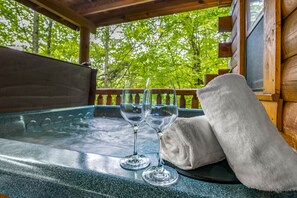 Tina de hidromasaje al aire libre