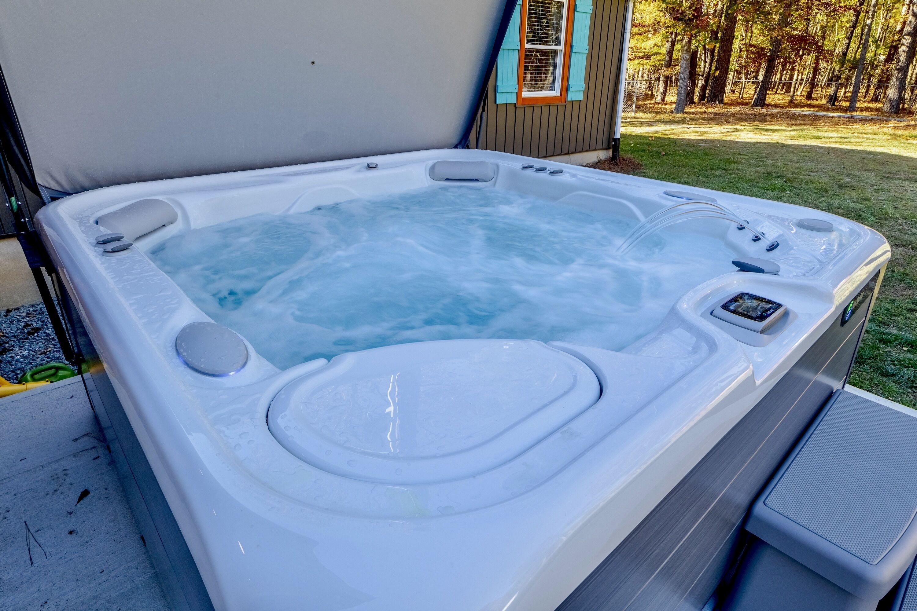 Relax in the saltwater hot tub, watch the stars at night or the morning sunrise.