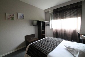 1 bedroom, in-room safe, free WiFi, bed sheets