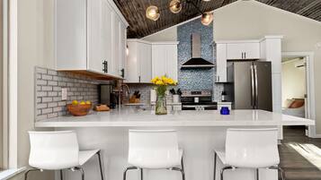 Coffee/tea maker, fridge, microwave, oven