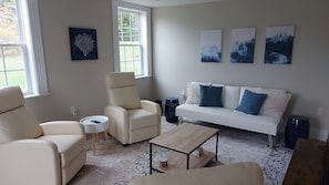 DVD player - Cozy Harbour House - Scenic-relaxing-waterfront (Municipality of the District of Guysborough)