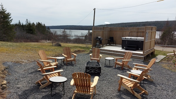 Property grounds - Cozy Harbour House - Scenic-relaxing-waterfront (Municipality of the District of Guysborough)
