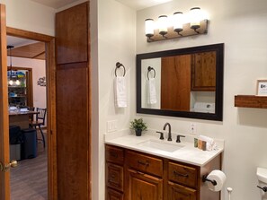 Combined shower/tub, hair dryer, towels - Casa on the Rocks | Open Floor Plan & Pet-friendly (Forest Lakes)