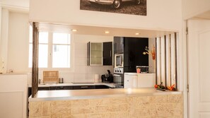 Kühlschrank, Mikrowelle, Ofen, Geschirrspüler