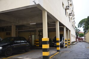 Free self parking - SG PALACE HOTEL (Taubate)