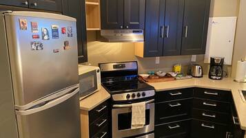 Fridge, microwave, oven, coffee/tea maker