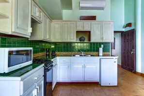 Fridge, microwave, stovetop, coffee/tea maker