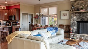 Smart-TV, Kamin, Videospiele, DVD-Player