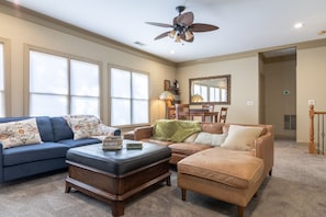 Smart TV, fireplace, video games, DVD player - Stargazer Lodge In Big Canoe (Dawsonville)