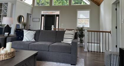 New Build, Waterfront 6 Bedroom and 6.5 Bath House on Norris Lake in Big Creek.