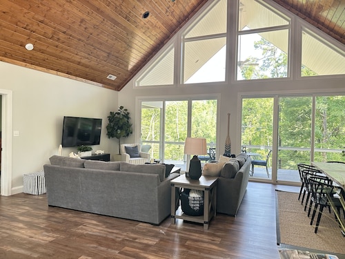 New Build, Waterfront 6 Bedroom and 6.5 Bath House on Norris Lake in Big Creek.