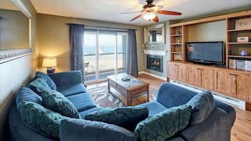 Fernseher, Kamin, DVD-Player, Tischtennisplatte