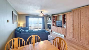 Fernseher, Kamin, DVD-Player, Tischtennisplatte