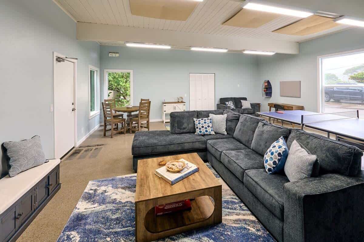 TV, fireplace, offices