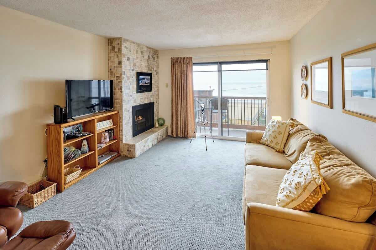 TV, lareira, DVD player, mesa de pingue-pongue