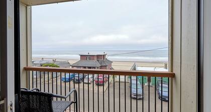 Charming Oceanview Condo - Pet-Friendly, Pool, and stunning views!