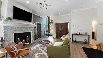 Smart TV y chimenea