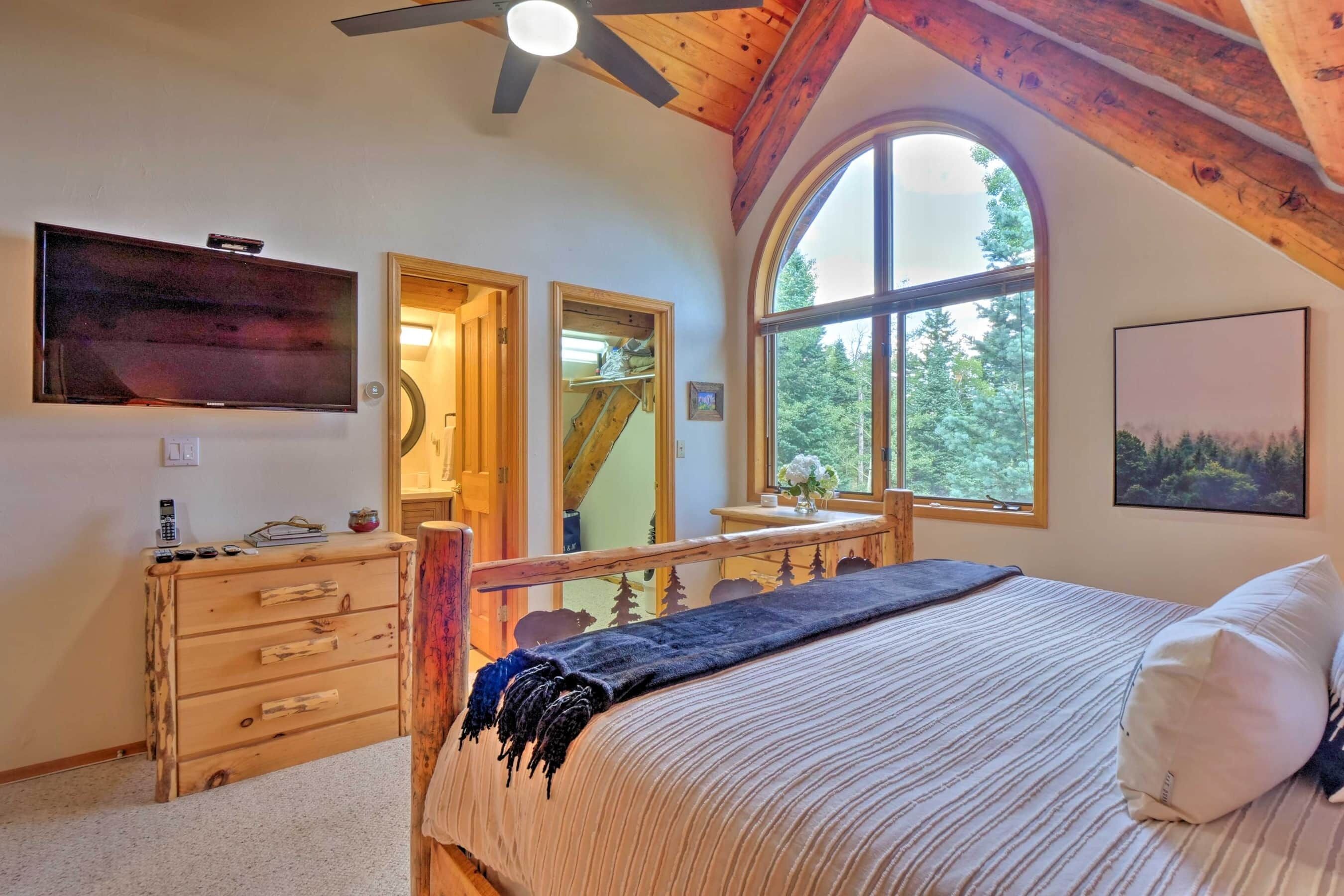 3 bedrooms, desk, iron/ironing board, free WiFi