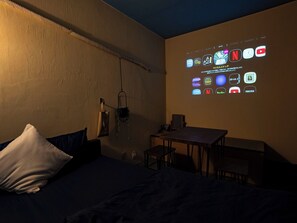 1 bedroom, desk, iron/ironing board, free WiFi - Exclusive projector Classic double Theater room / Ichikawa Chiba (Ichikawa)