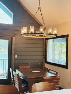 Dining - Sunrise Lodge On The Lake (Hiawassee)