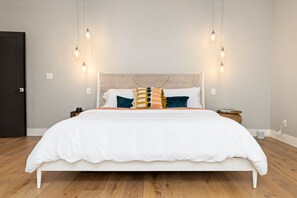 4 habitaciones, tabla de planchar con plancha y cuna de viaje 