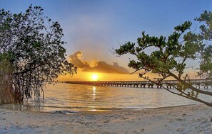 Beach nearby, sun loungers, beach towels