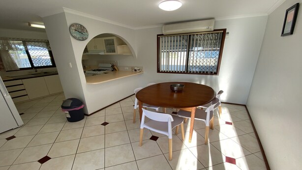 Dining - Saltaire, 27 Lesueur Drive (Jurien Bay)