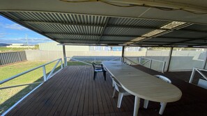Outdoor dining - Saltaire - take a break from the daily grind... (Jurien Bay)