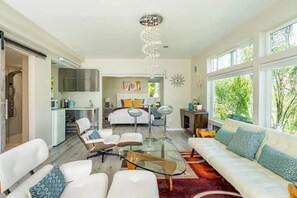 Smart TV, fireplace, printers - Private Luxury Suite • Scenic Views • Near SF & Wine Country (San Rafael)