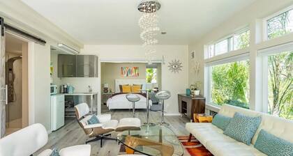 Stylish Suite with VIEWS - Spacious Luxury, Stylish Suite with VIEWS - Luxury Retreat