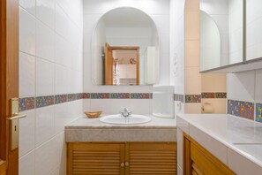 Hair dryer, towels - Lanzahost "Casita Bastian 19" (Costa Teguise)