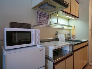 冰箱、微波炉、炉灶、厨具/餐具