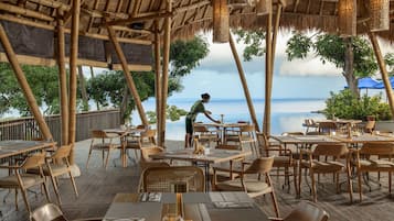 Café da manhã, almoço e jantar