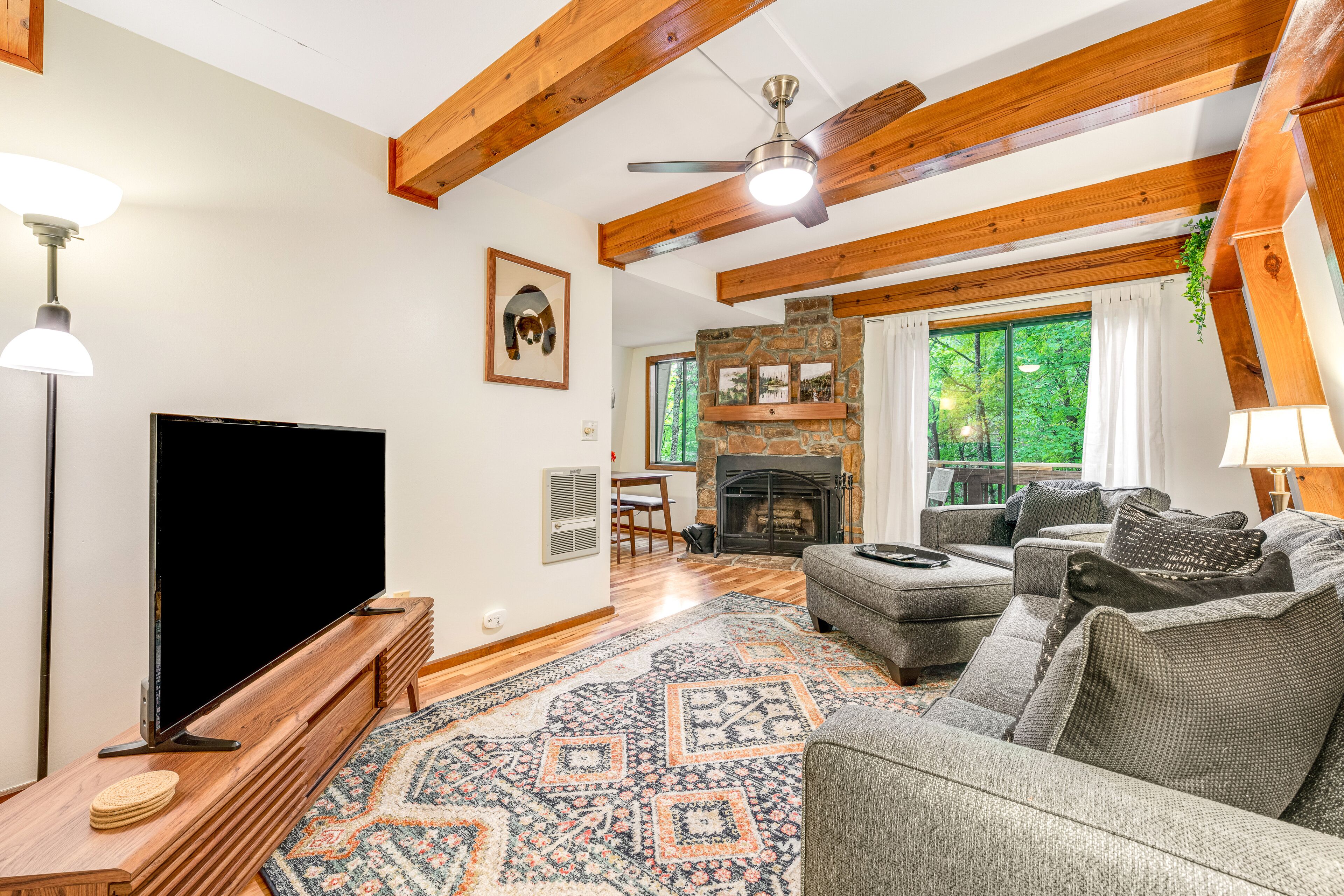 Mountain-view condo with skiing, fireplace & washer/dryer