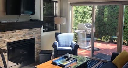 2bdrm 2bath Cottage w/ indoor pool 5 min from beach