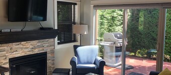 2bdrm 2bath Cottage w/ indoor pool 5 min from beach