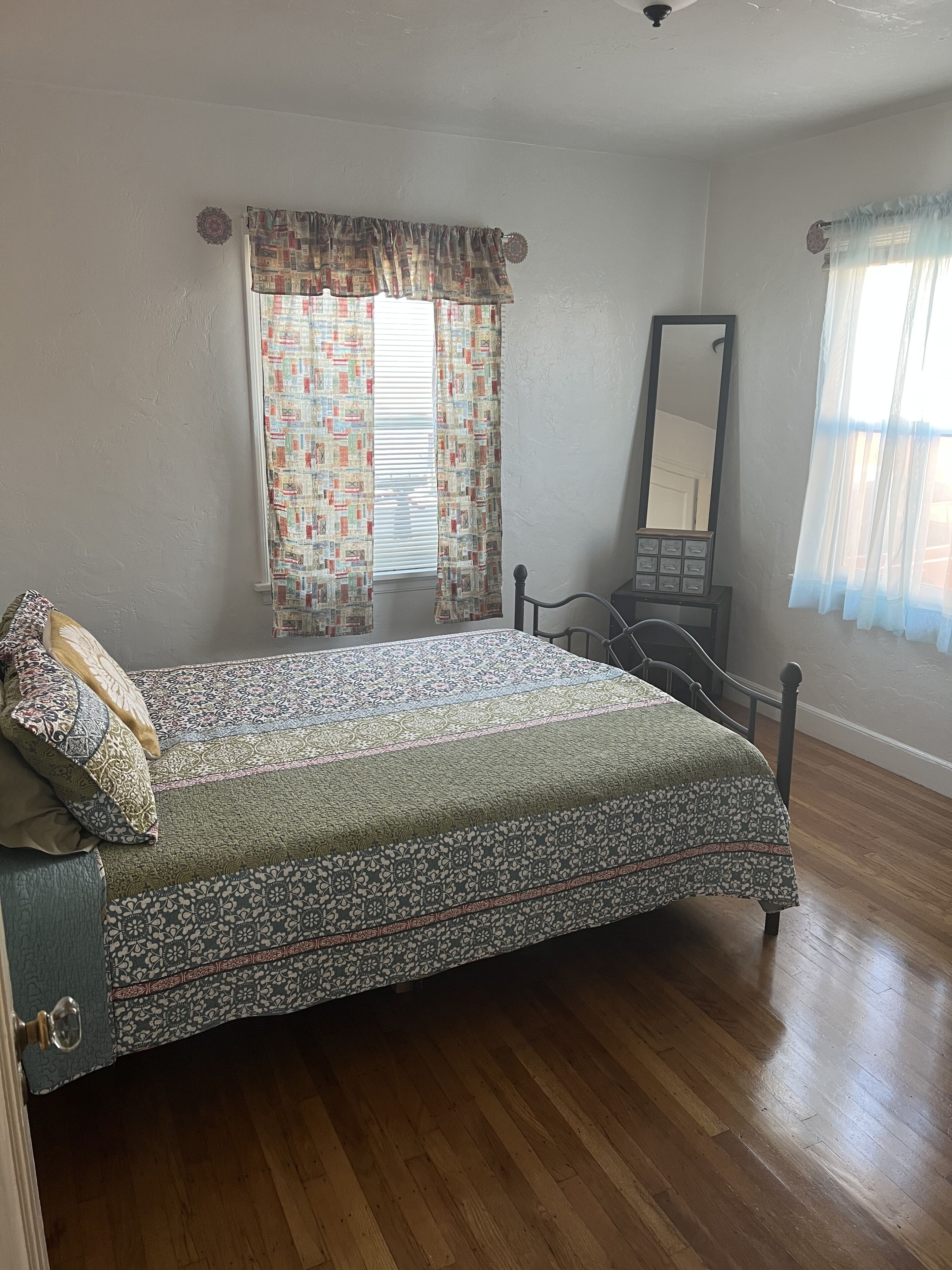 2 bedrooms, WiFi (free), bed sheets