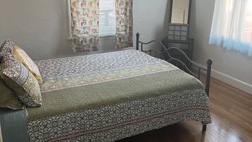 2 bedrooms, WiFi (free), bed sheets