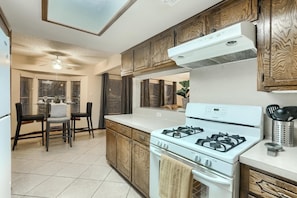 Fridge, microwave, oven, stovetop - Cozy Family Home w/ 3br & office (Austin)